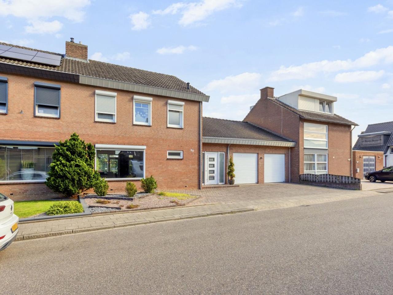 161 m² family home with garden and garage - Image 2