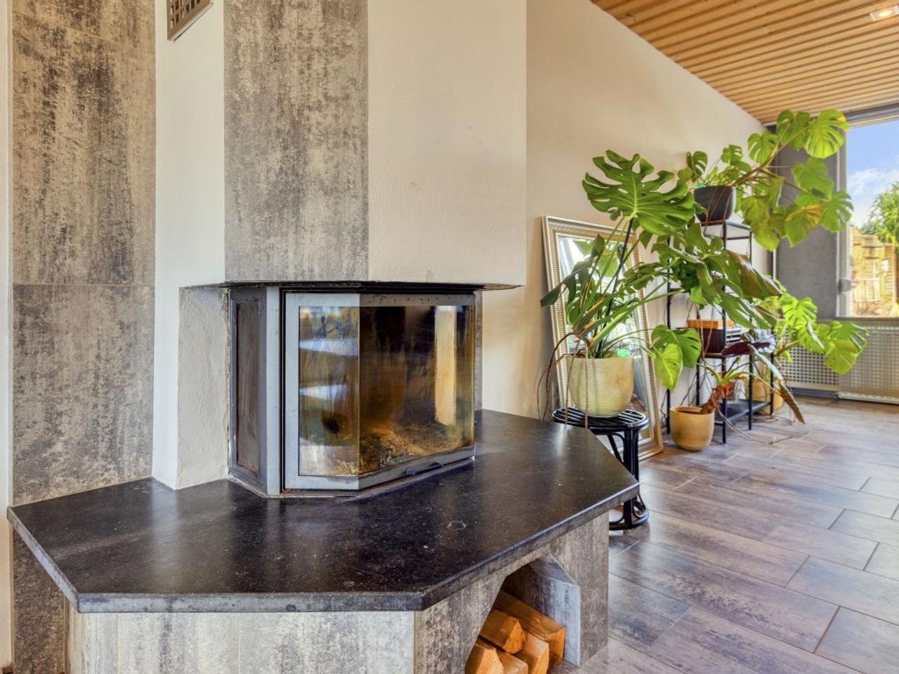 161 m² family home with garden and garage - Image 6
