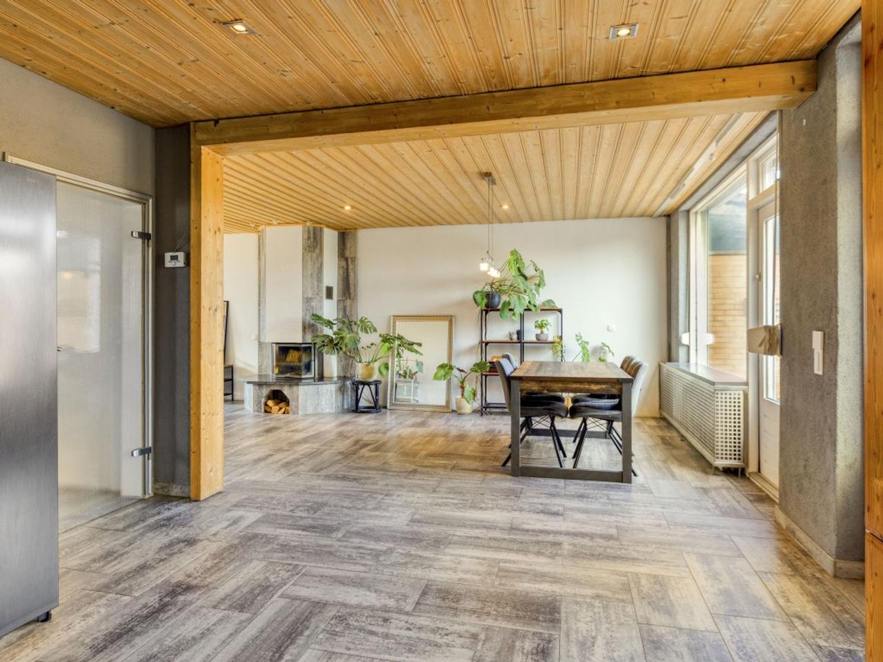 161 m² family home with garden and garage - Image 8
