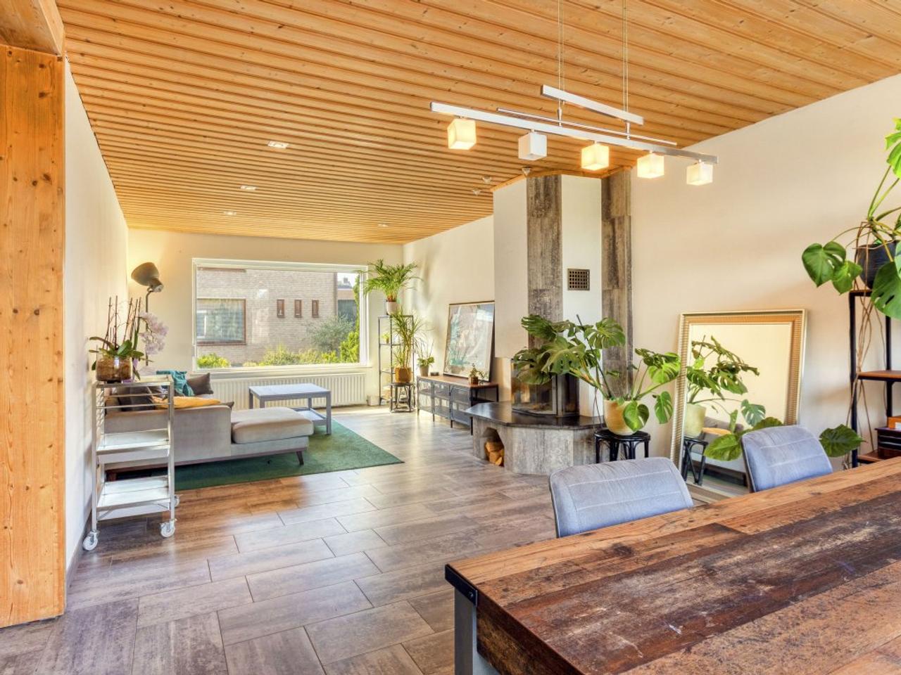 161 m² family home with garden and garage - Image 9
