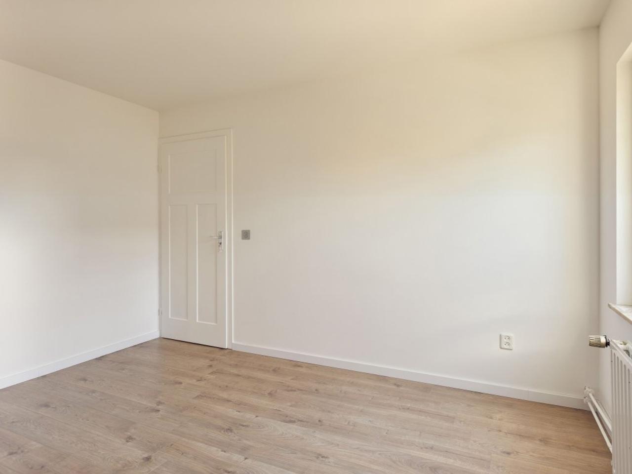 161 m² family home with garden and garage - Image 15