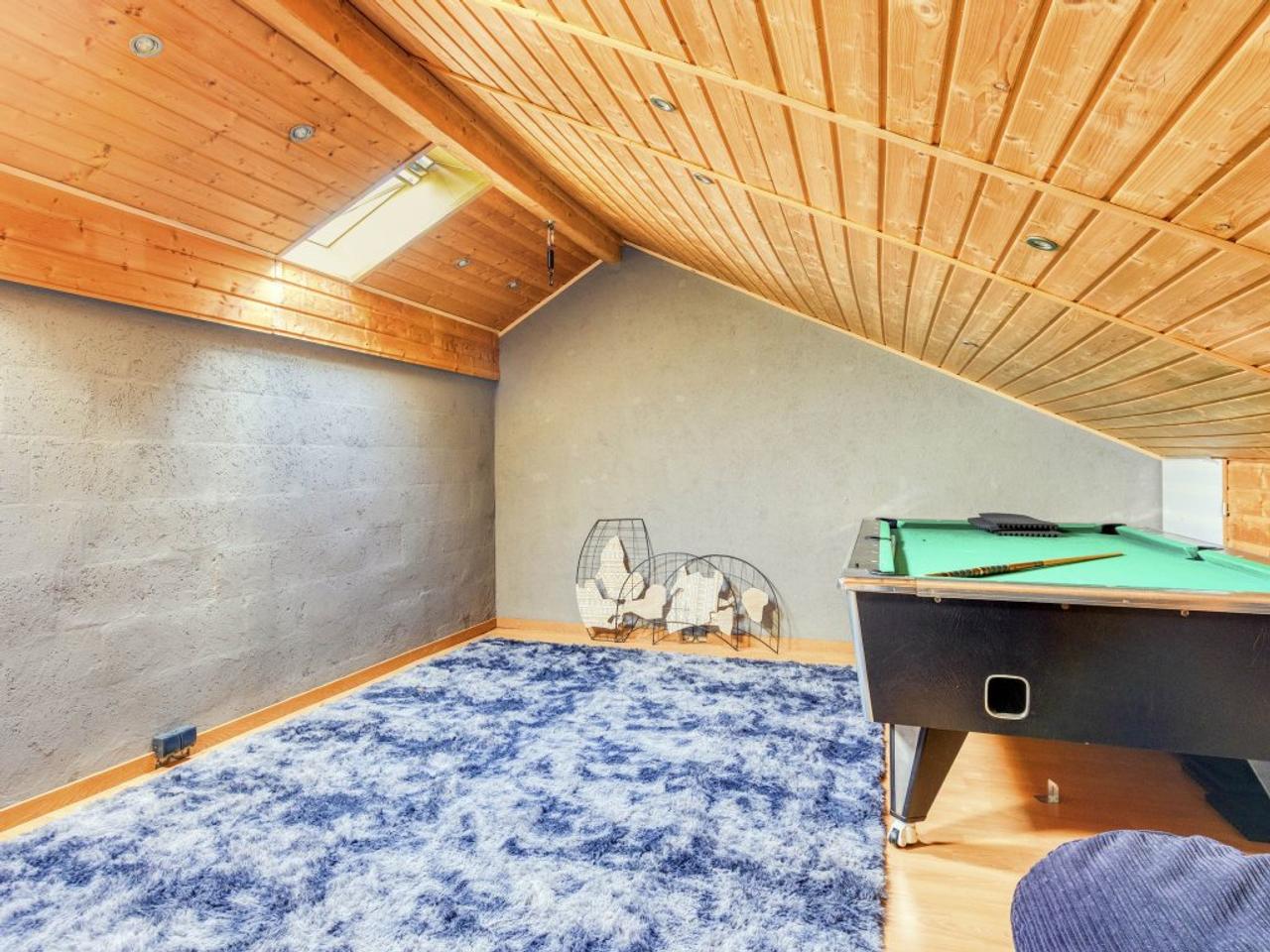161 m² family home with garden and garage - Image 16