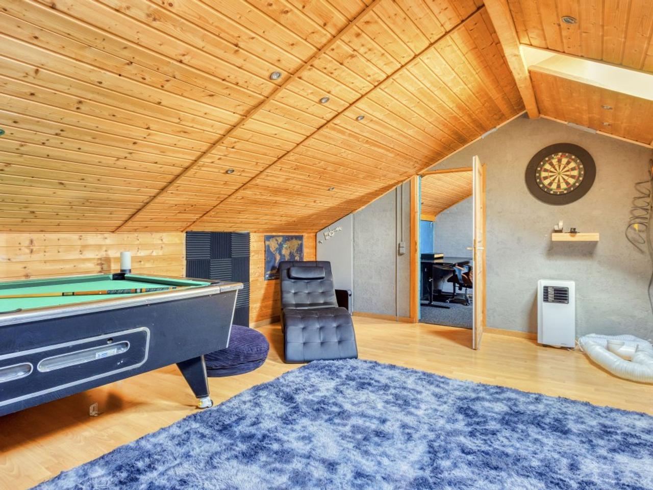 161 m² family home with garden and garage - Image 17