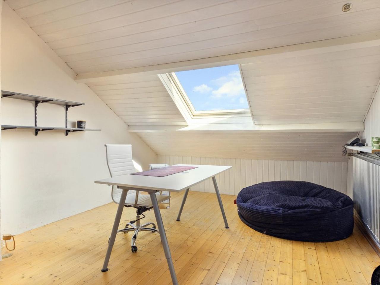161 m² family home with garden and garage - Image 20