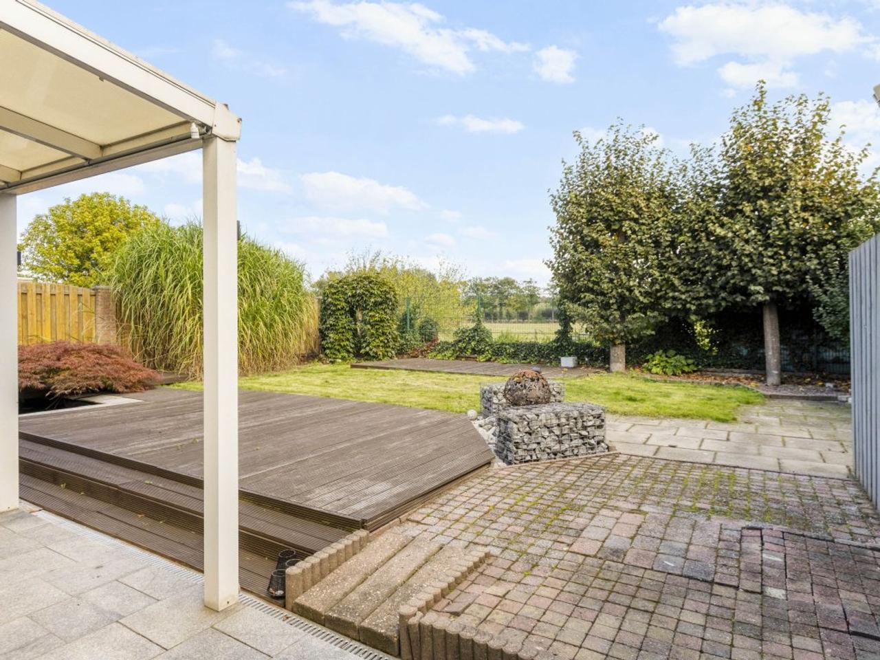 161 m² family home with garden and garage - Image 22
