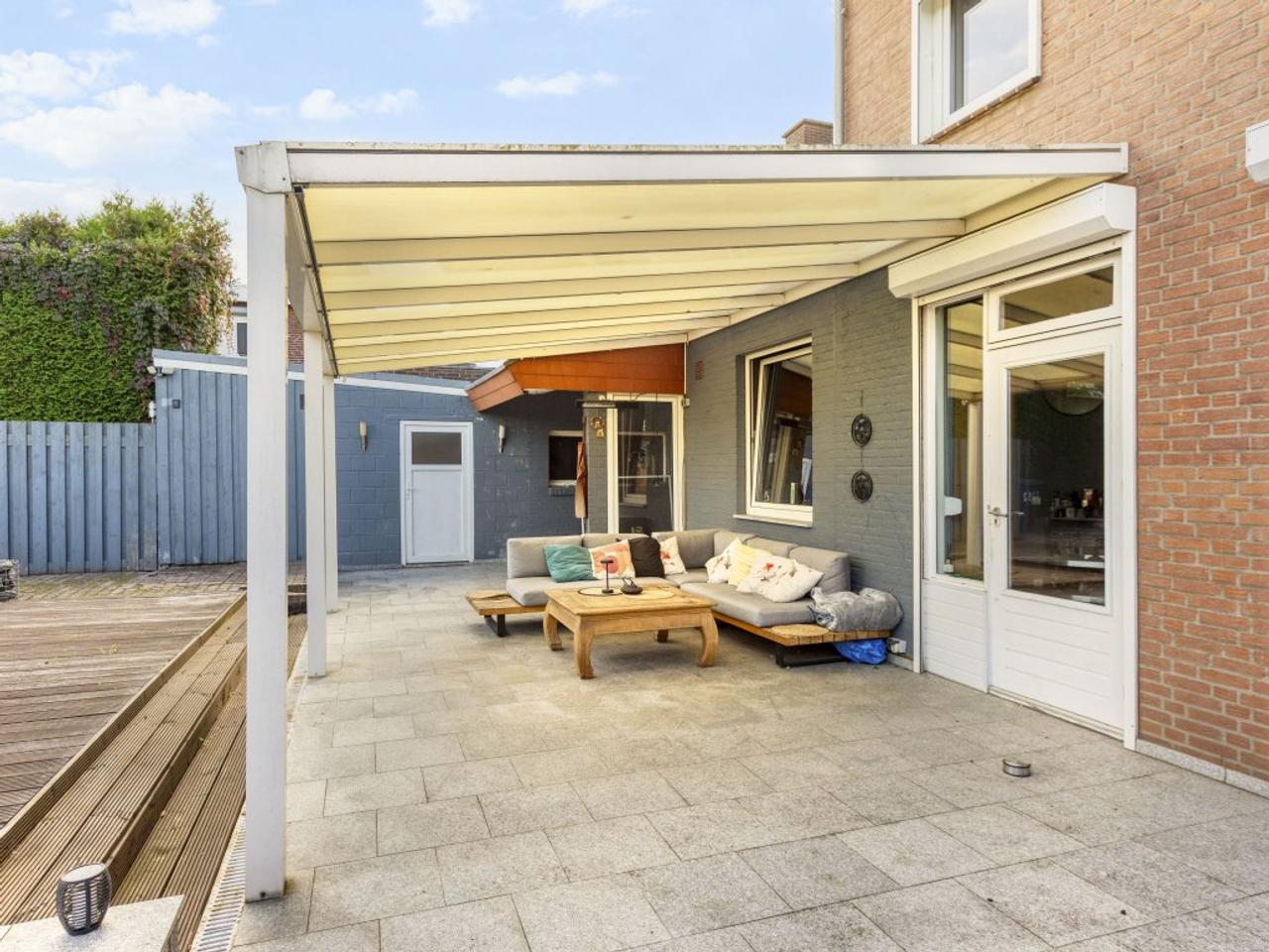 161 m² family home with garden and garage - Image 24