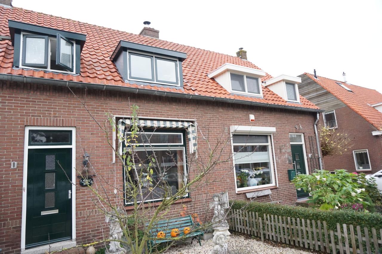 4-Bedroom Home in Vinkeveen Village - Image 1