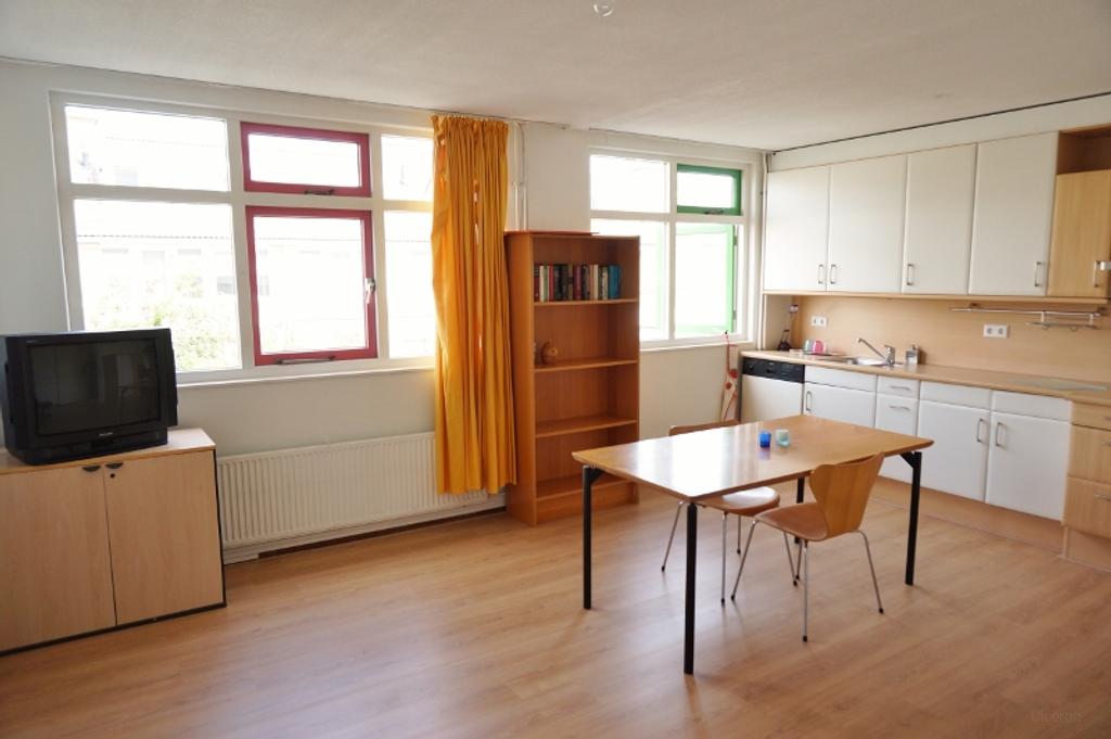 Private floor with garden in Diemen - Image 1