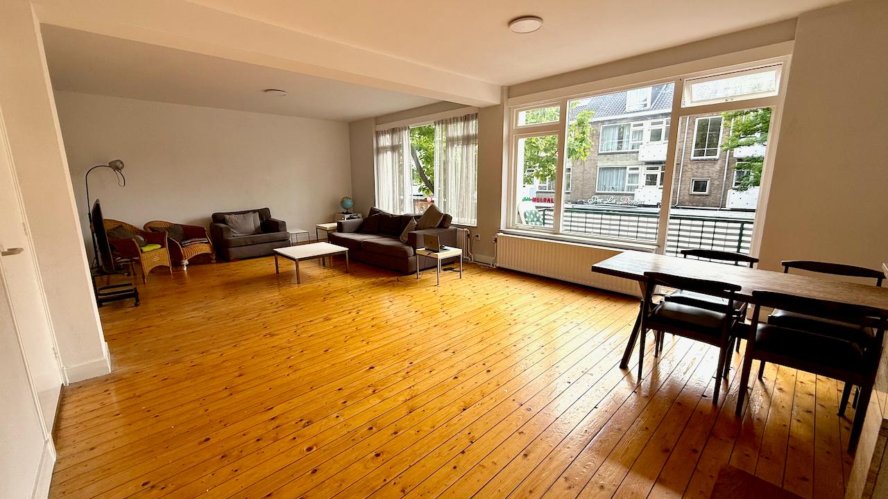 Furnished 3-room apartment with balcony - Image 1