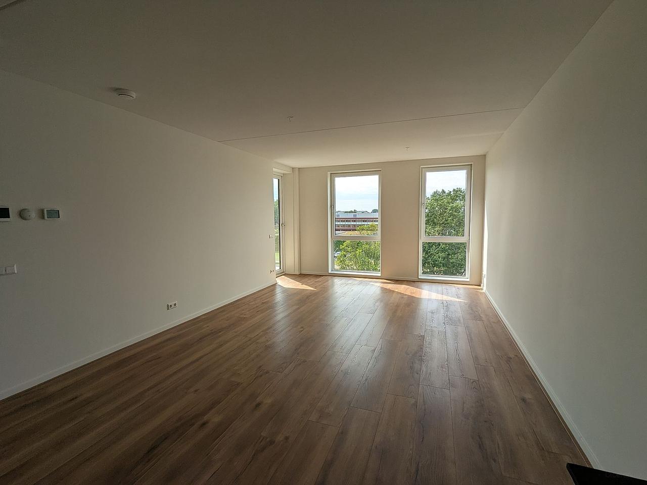 Two-bedroom apartment with balcony in Haarlem - Image 2