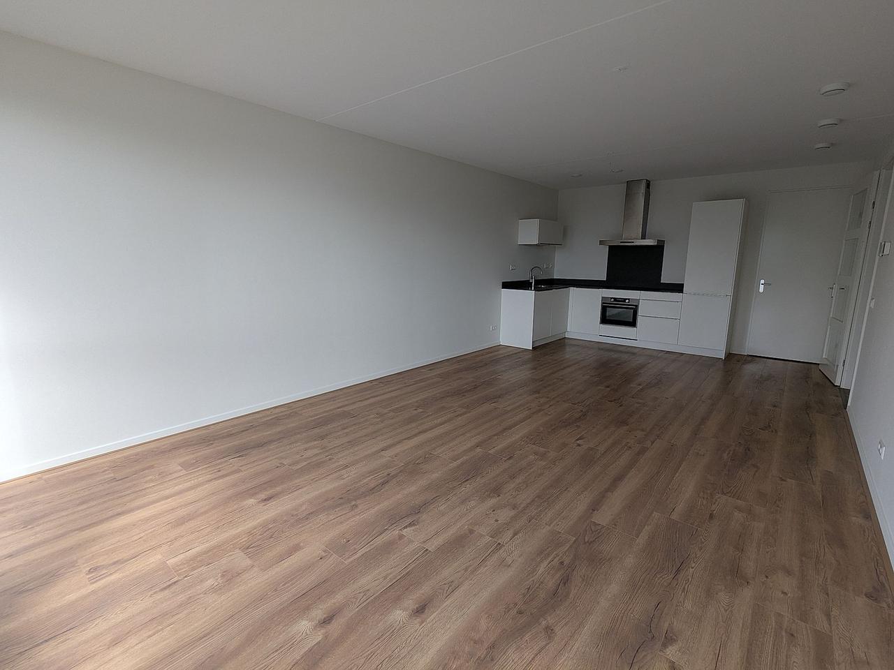 Two-bedroom apartment with balcony in Haarlem - Image 3