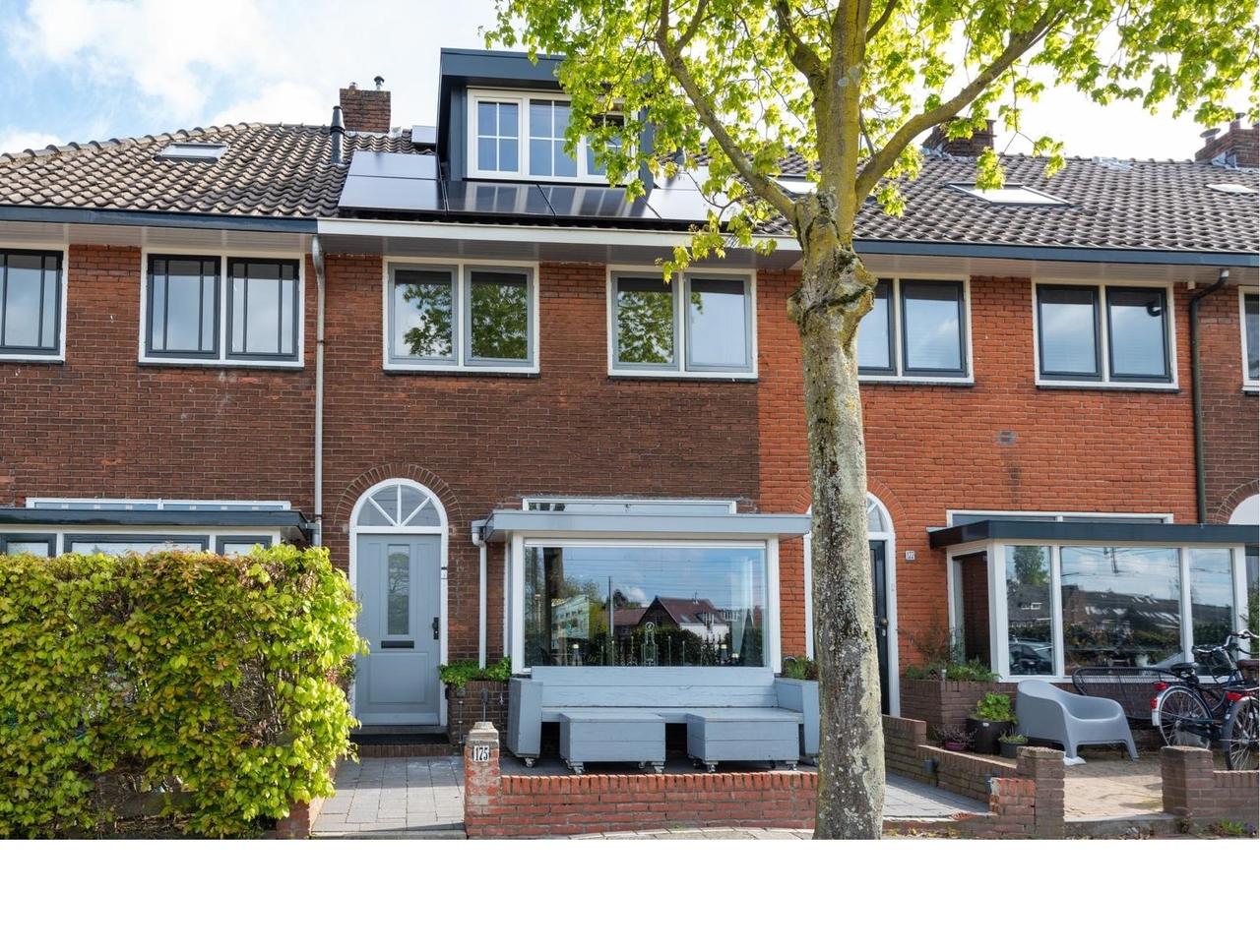 Furnished Mid-Terrace Home near Hilversum Station - Image 1