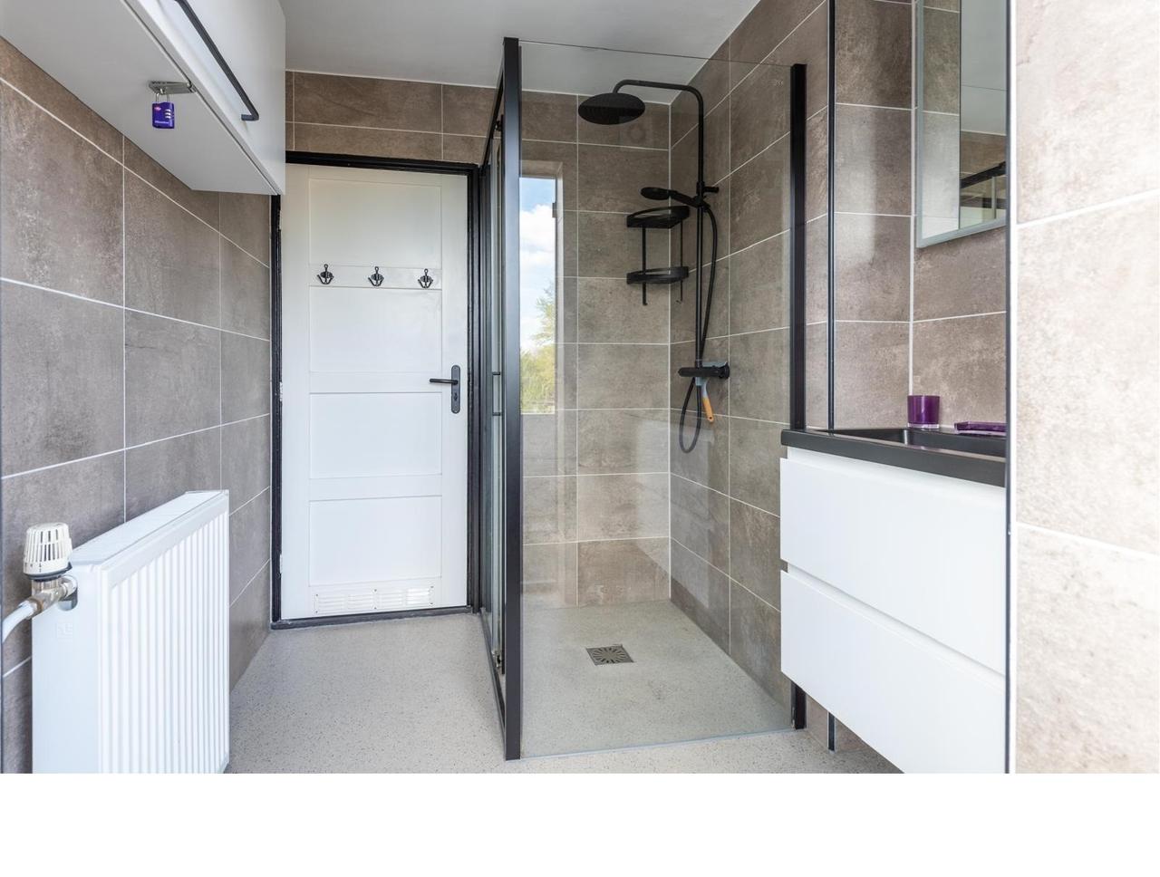 Furnished Mid-Terrace Home near Hilversum Station - Image 8