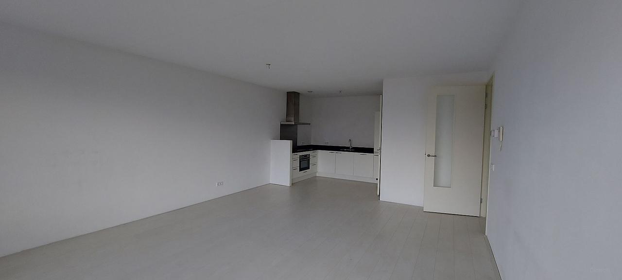 96 m² apartment with balcony in Belcrum - Image 3