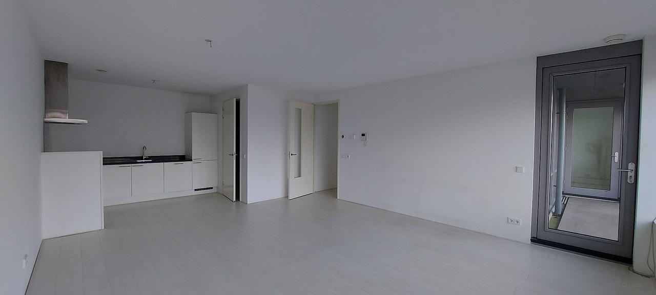 96 m² apartment with balcony in Belcrum - Image 4