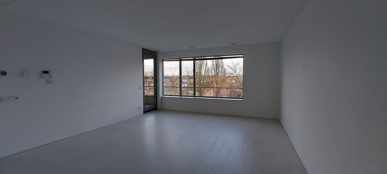 96 m² apartment with balcony in Belcrum - Image 5