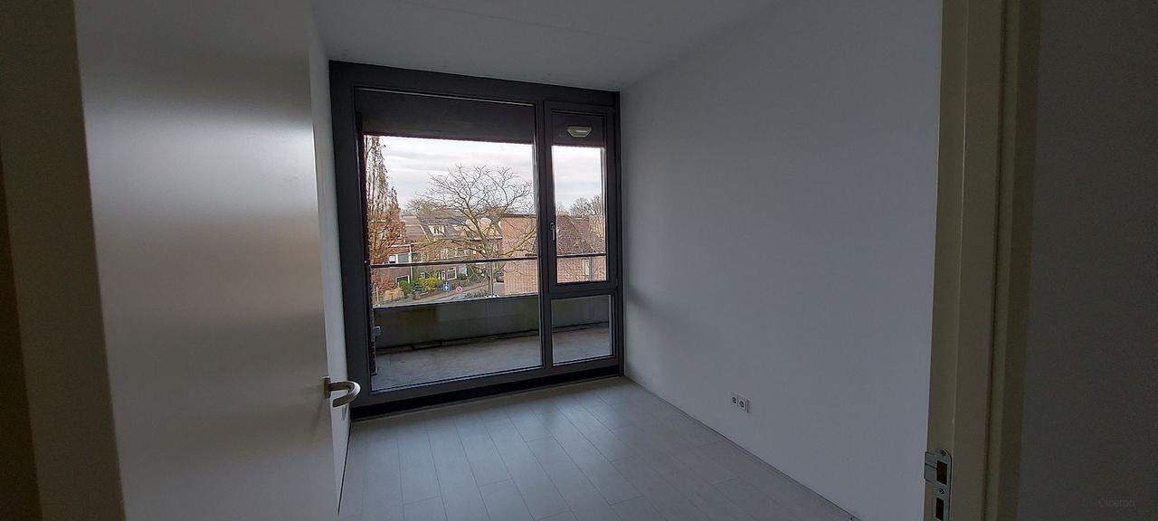 96 m² apartment with balcony in Belcrum - Image 7