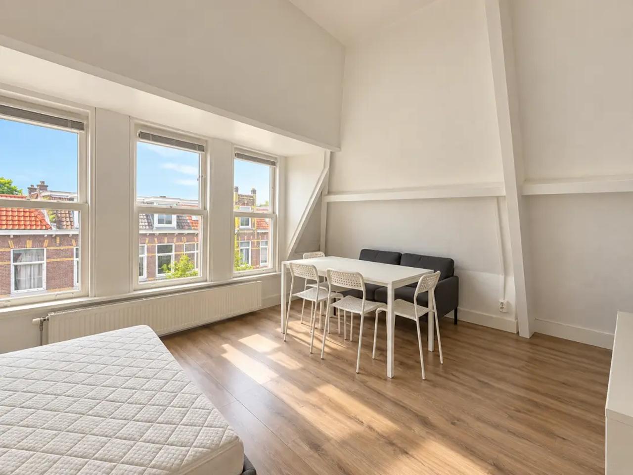 Student studio on Weimarstraat - Image 2