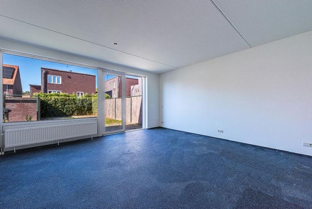 Mid-terrace house with garage in De Kakert - Image 2