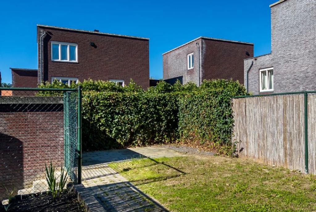 Mid-terrace house with garage in De Kakert - Image 3