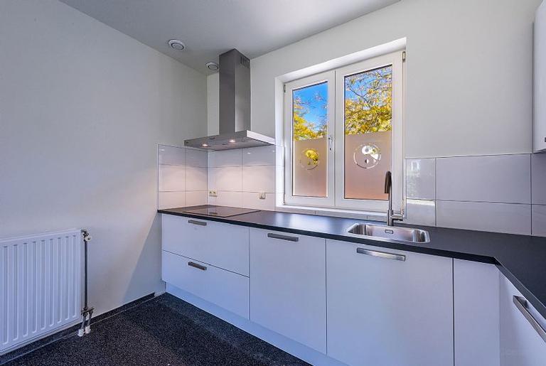 Mid-terrace house with garage in De Kakert - Image 8