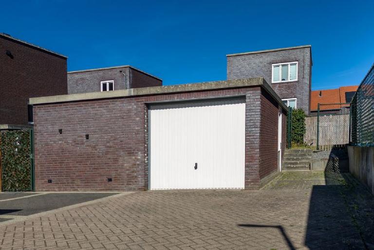 Mid-terrace house with garage in De Kakert - Image 23