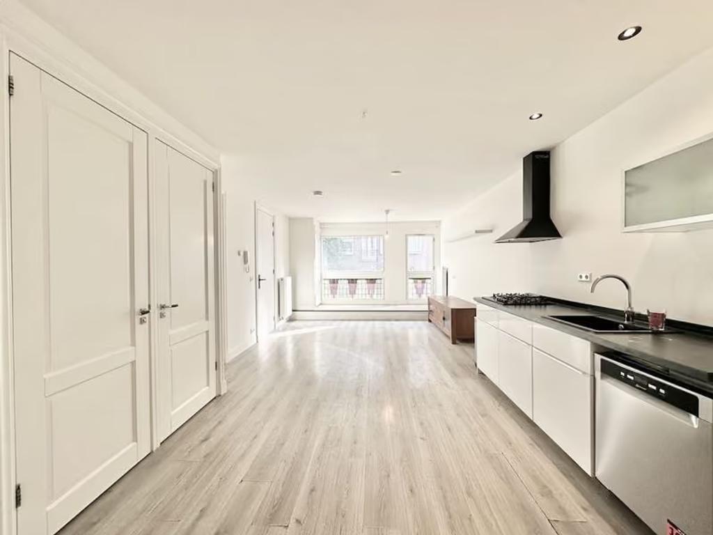 55 m² appartement met balkon in De Pijp - Afbeelding 1