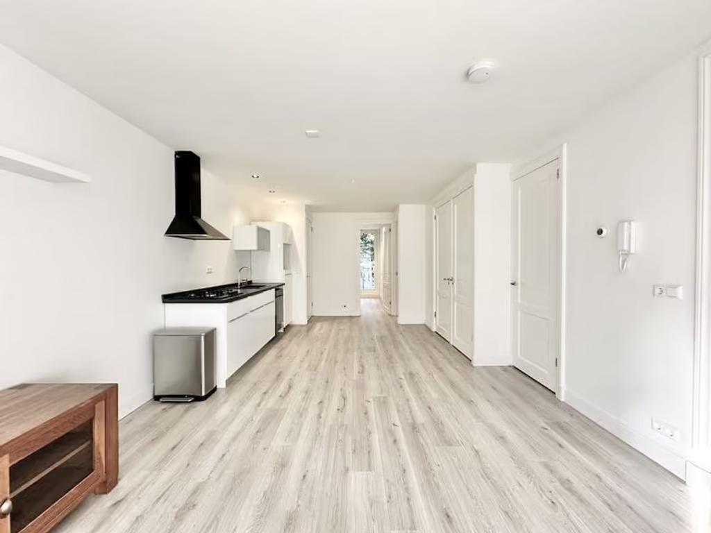 55 m² appartement met balkon in De Pijp - Afbeelding 2