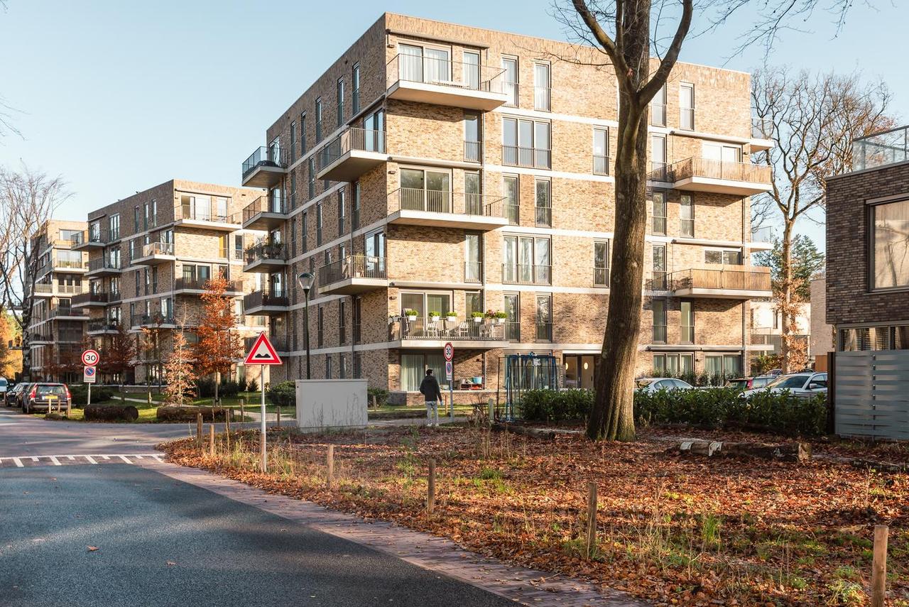 100 m² huurappartement met balkon in Hilversum - Afbeelding 1