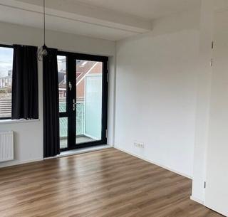 Private Parking and Rooftop Terrace in Zoetermeer - Image 4