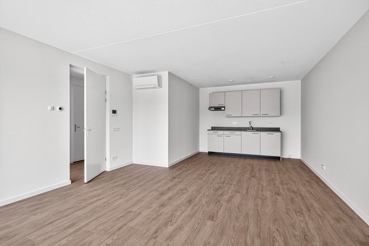 Step-Free One-Bedroom Apartment by the Forest - Image 5