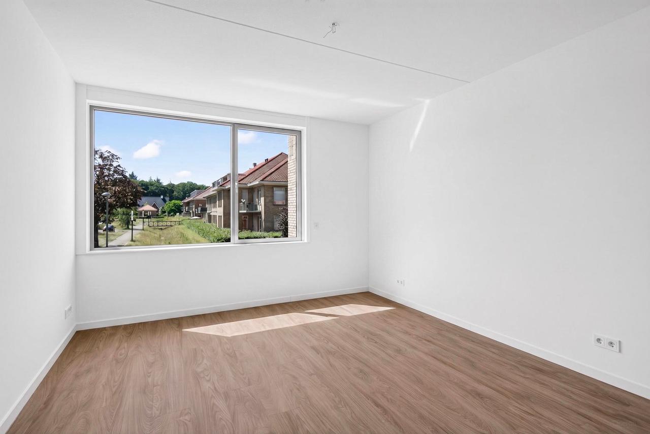 Step-Free One-Bedroom Apartment by the Forest - Image 11