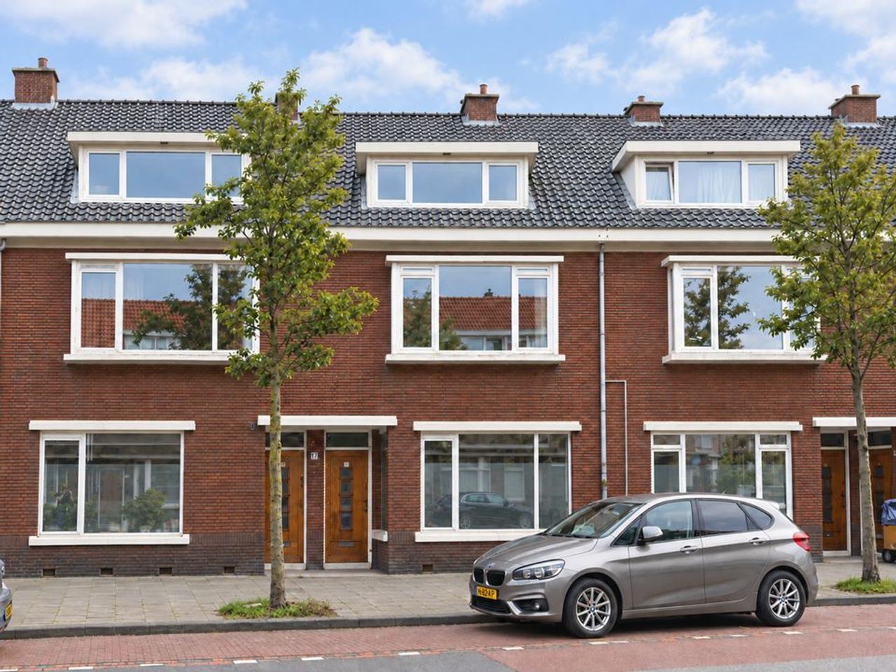Available now: 3-bedroom apartment - Image 1
