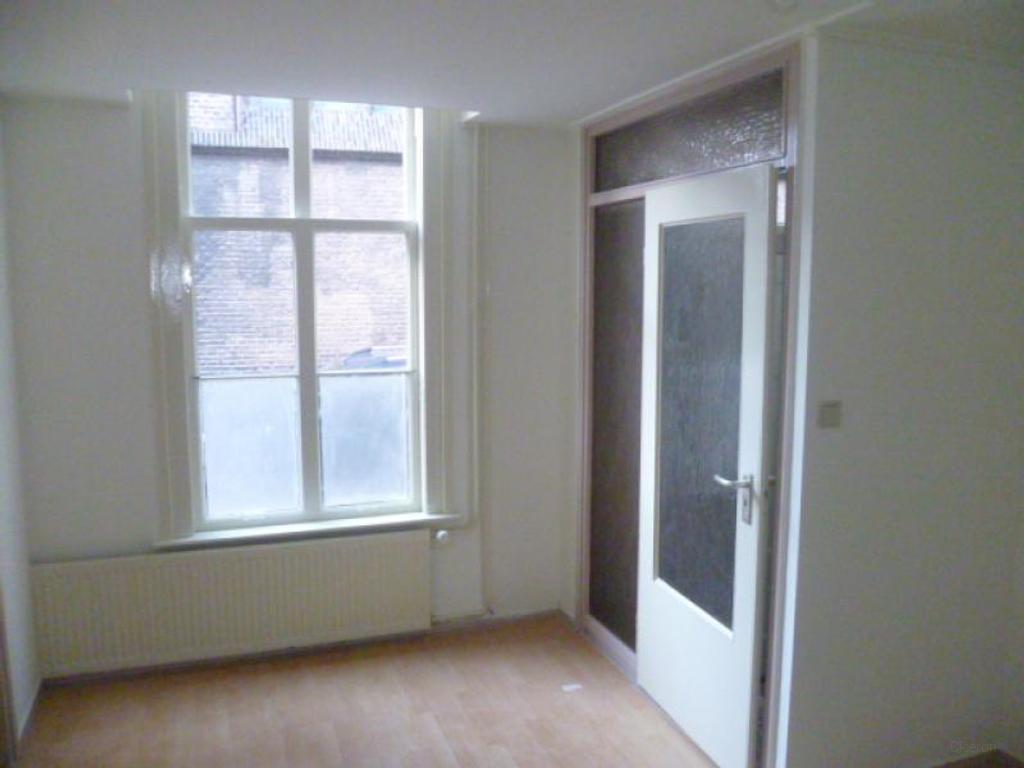 One-bedroom apartment near Domplein, Utrecht - Image 2