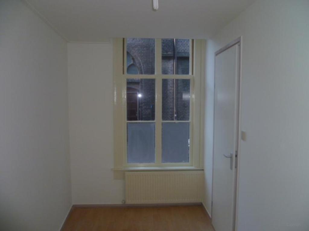 One-bedroom apartment near Domplein, Utrecht - Image 3
