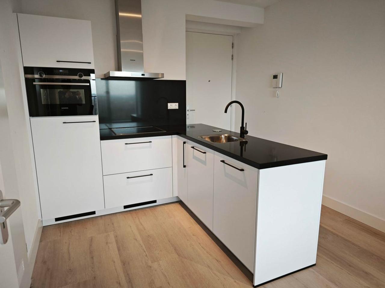Gemeubileerd appartement op 17e verdieping - Afbeelding 4