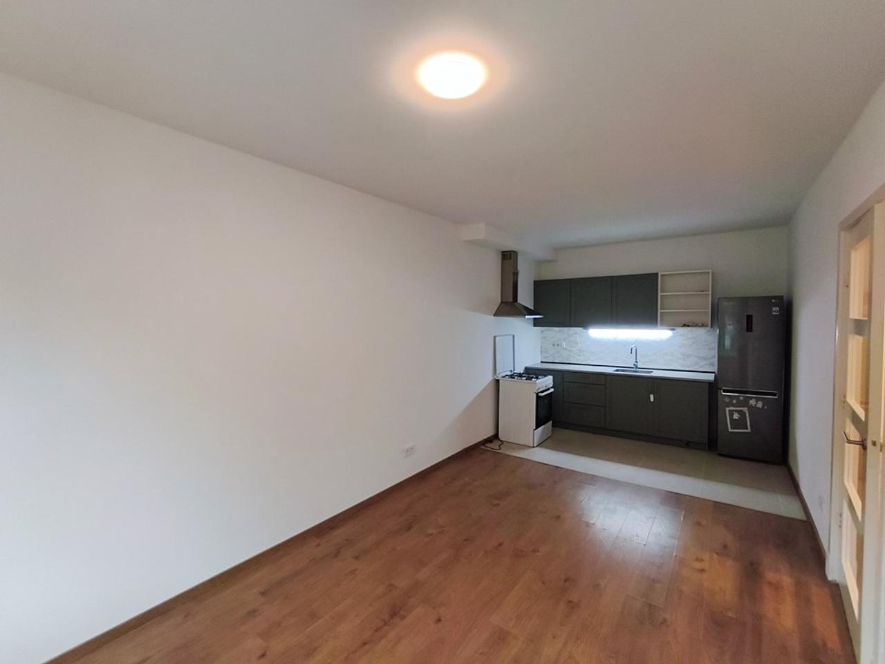 Ground-floor home with garden and 3 bedrooms - Image 5