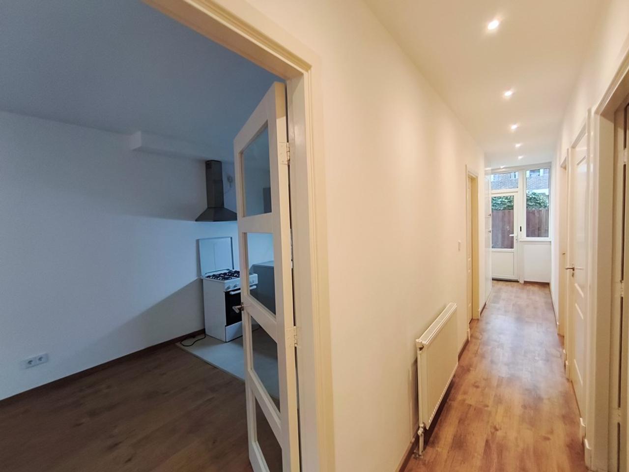 Ground-floor home with garden and 3 bedrooms - Image 7