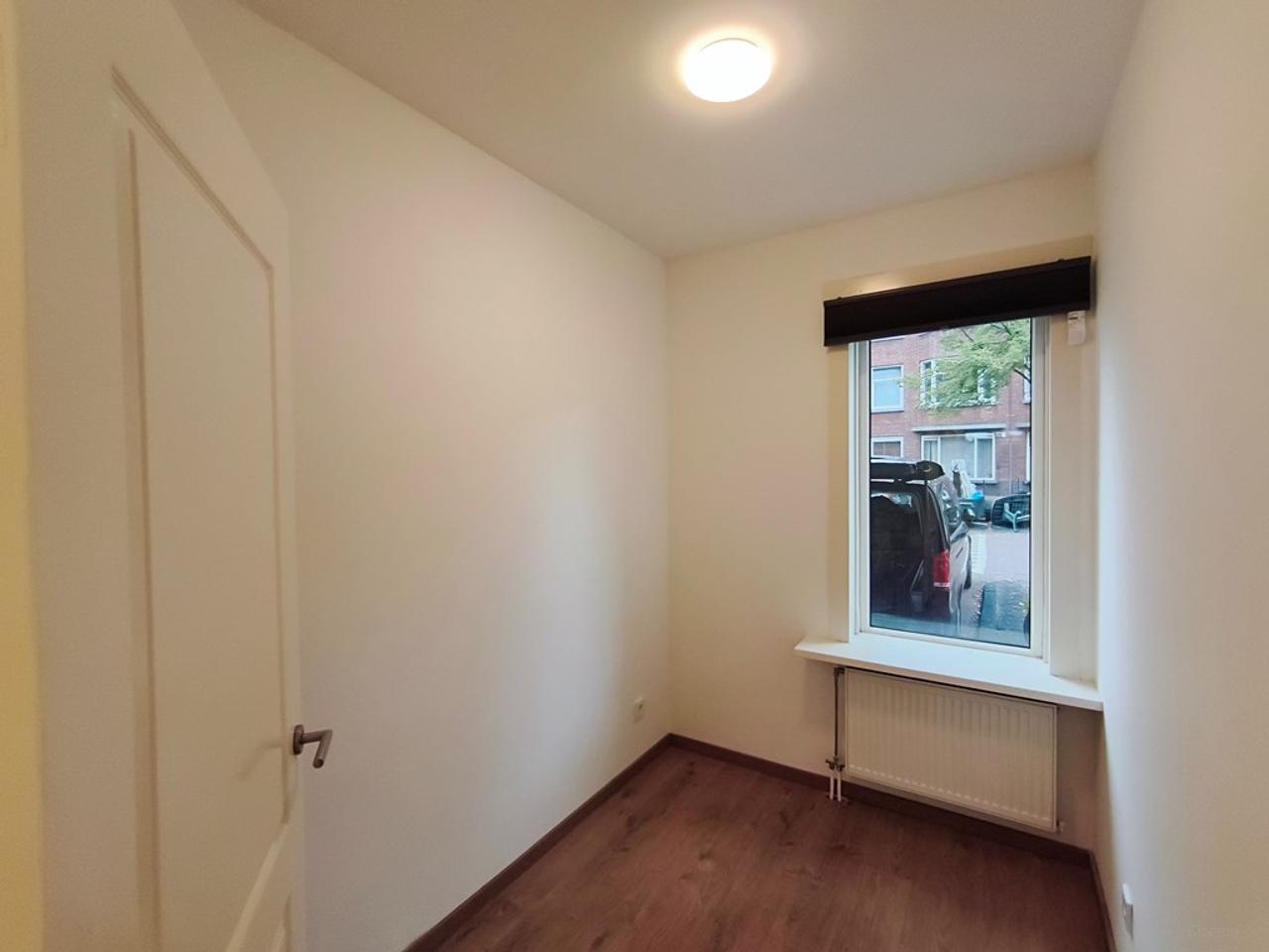 Ground-floor home with garden and 3 bedrooms - Image 8