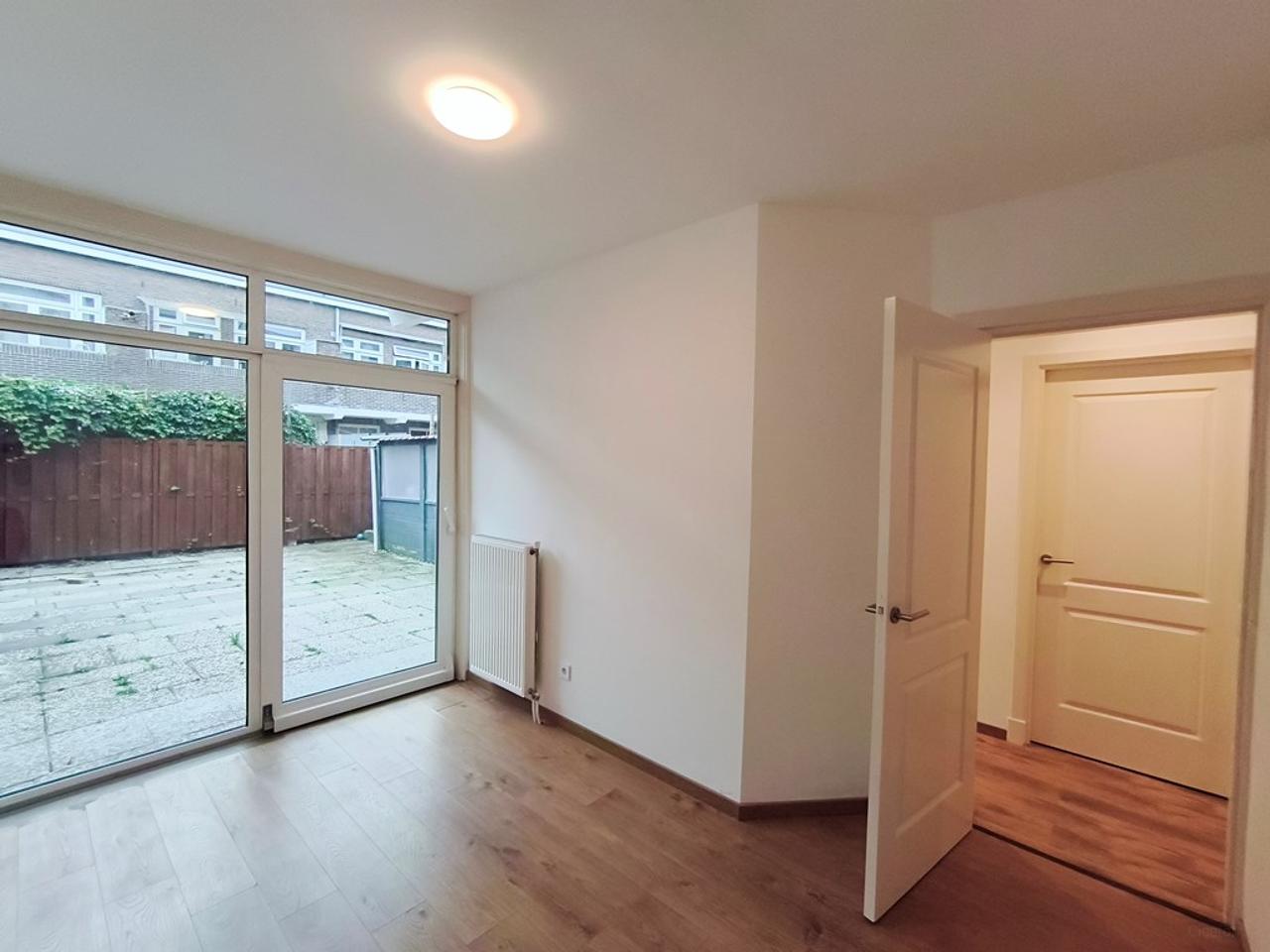 Ground-floor home with garden and 3 bedrooms - Image 10