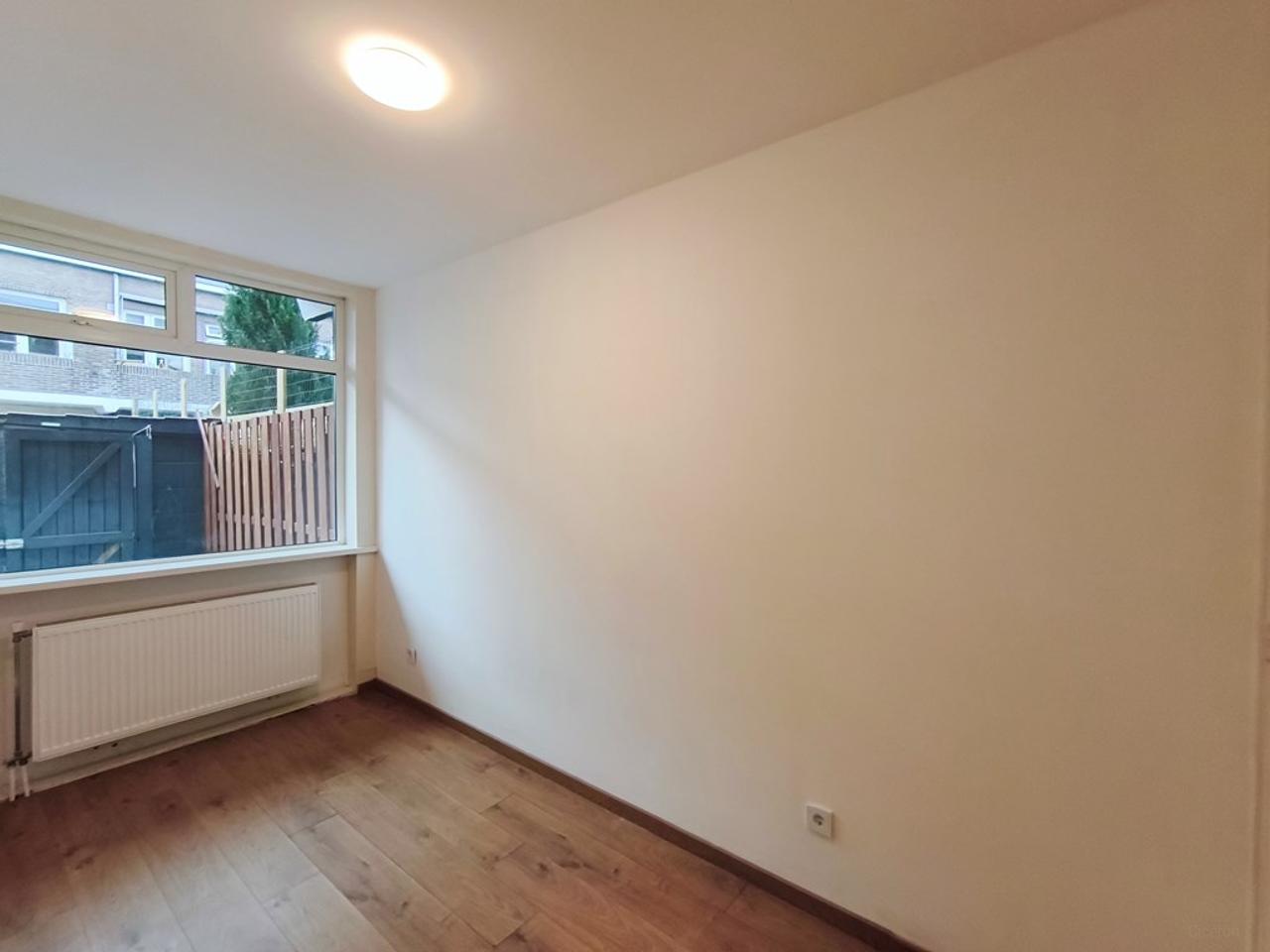 Ground-floor home with garden and 3 bedrooms - Image 12