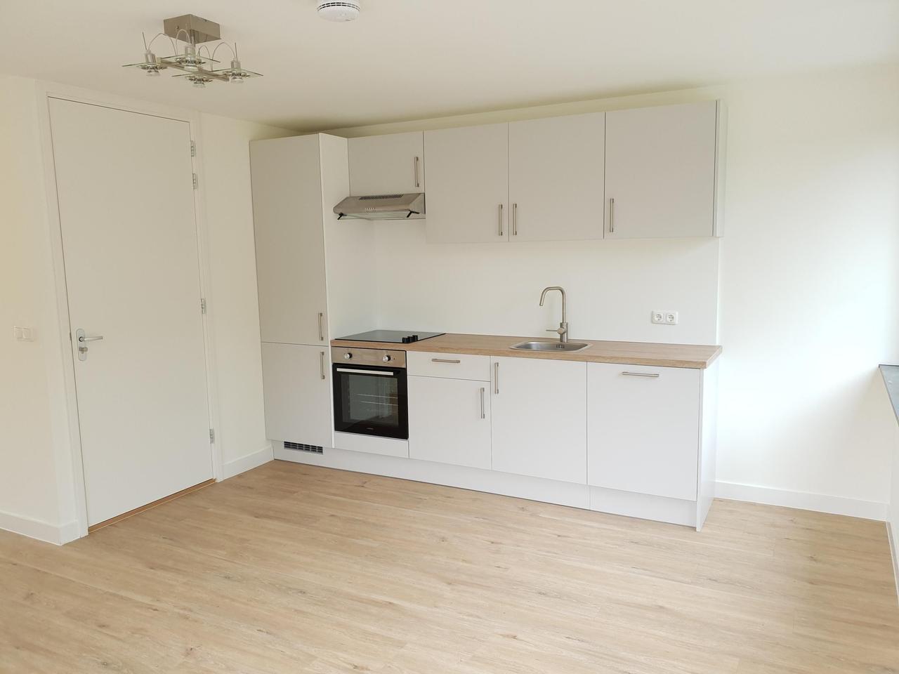 Available now: 2-bedroom apartment in Bijlmer Oost - Image 3