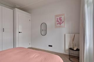 Furnished 2-Bedroom Apartment in Oud-West - Image 13