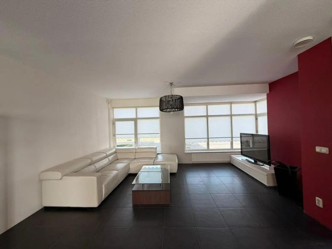 137 m² Corner House with 4 Bedrooms - Image 2