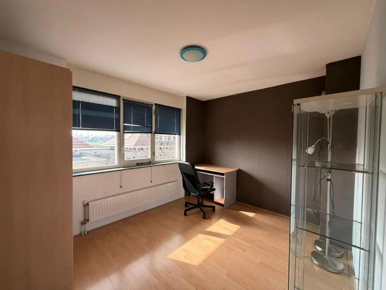 137 m² Corner House with 4 Bedrooms - Image 5