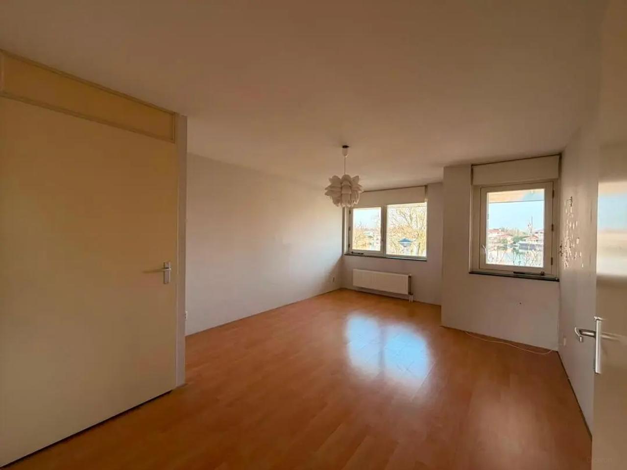137 m² Corner House with 4 Bedrooms - Image 7