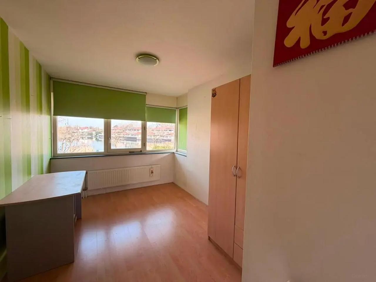 137 m² Corner House with 4 Bedrooms - Image 8