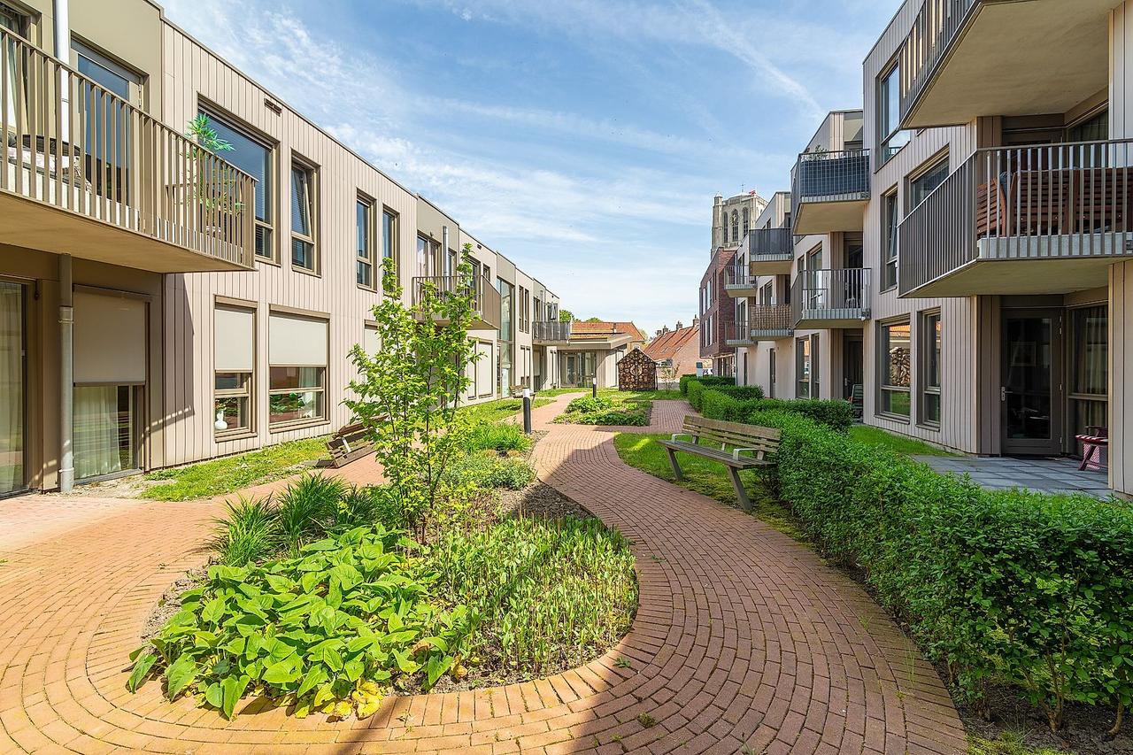 Southwest-facing terrace in Brielle - Image 1