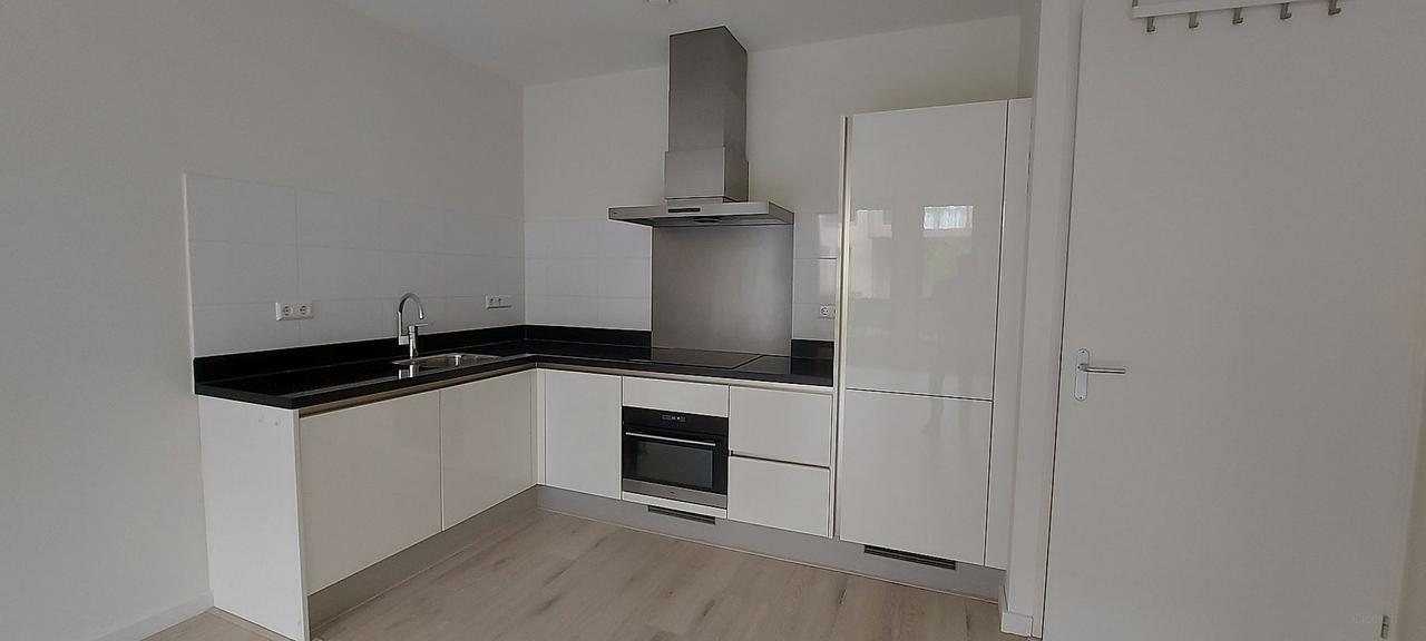 Southwest-facing terrace in Brielle - Image 2