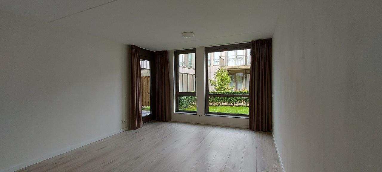 Southwest-facing terrace in Brielle - Image 5
